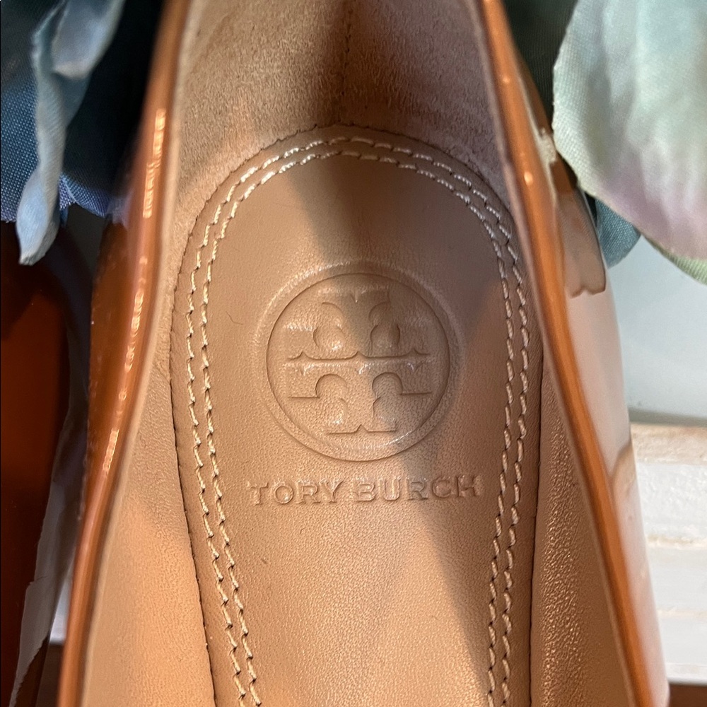 Tory Burch Chelsea Ballet Patent Leather Flats with Gold Logo Umber - Picture 4 of 9
